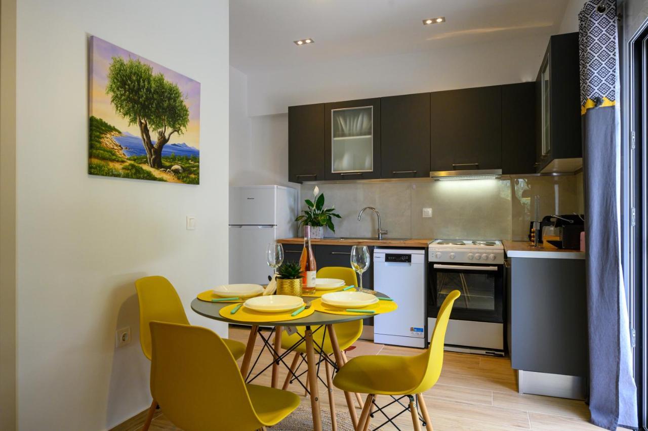 Chic Apartment In Nature, 5-Min Walk To The Beach Каламата Екстер'єр фото