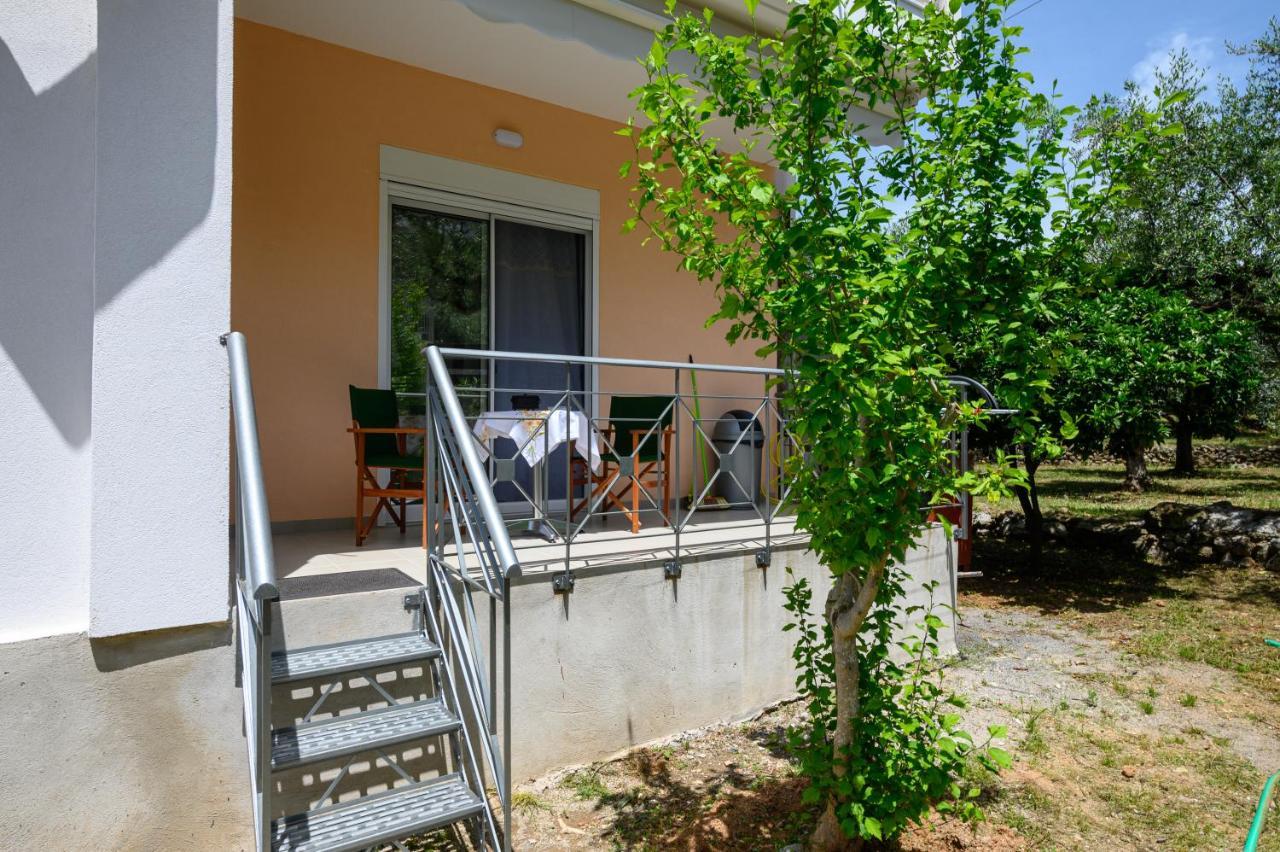 Chic Apartment In Nature, 5-Min Walk To The Beach Каламата Екстер'єр фото