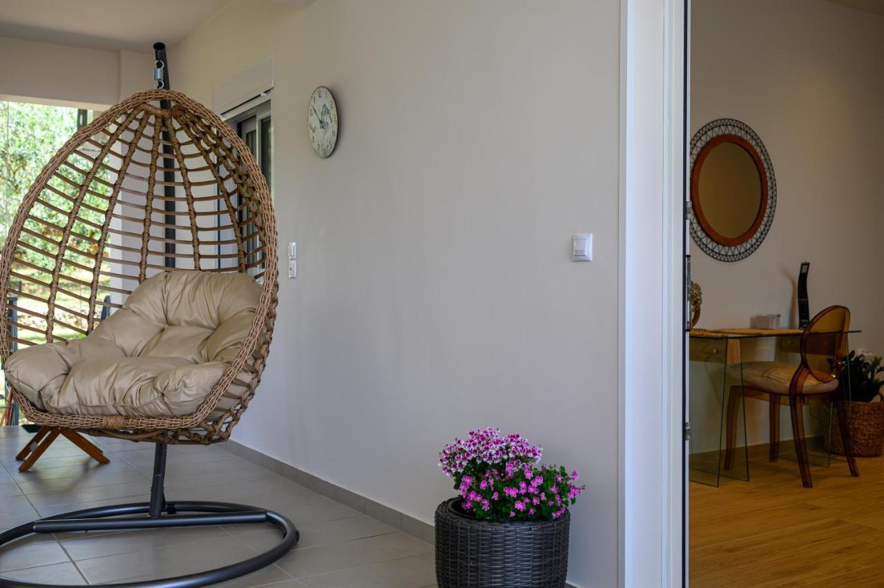Chic Apartment In Nature, 5-Min Walk To The Beach Каламата Екстер'єр фото